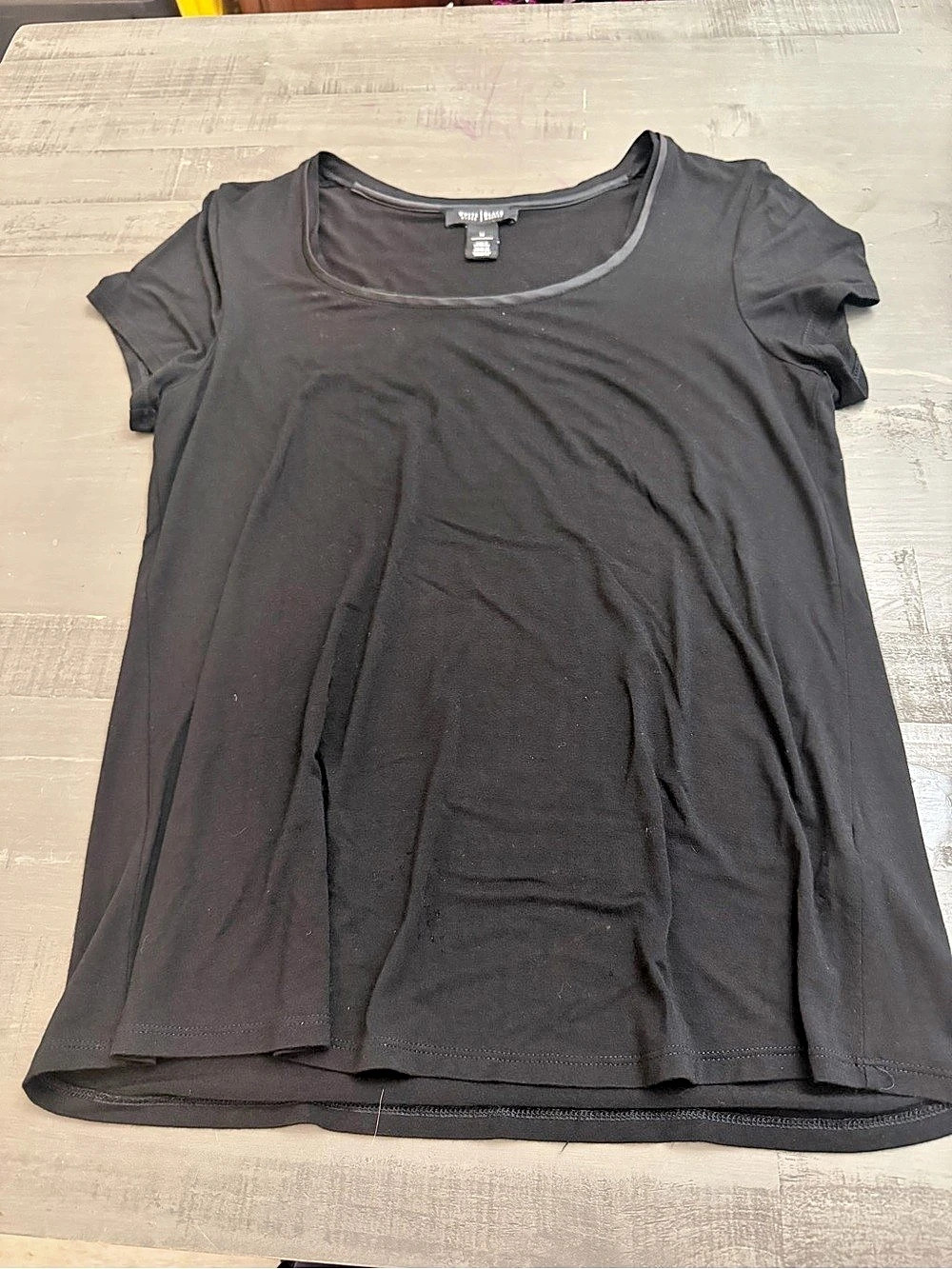 White House Black Market Short Sleeve Top in Black Size Medium Like New